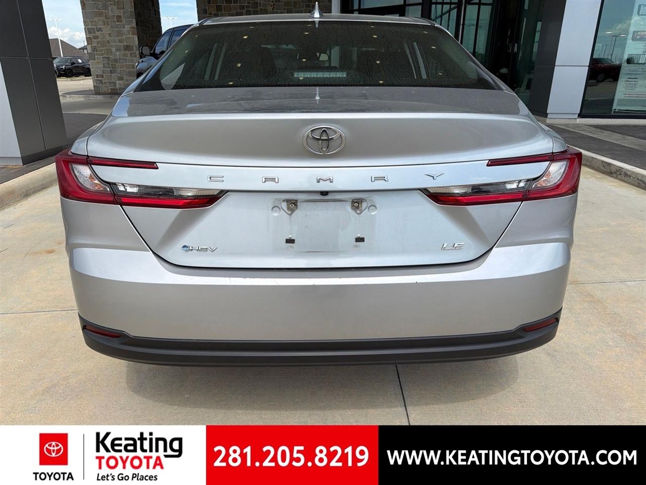 Toyota Camry Hybrid XLE 2025
