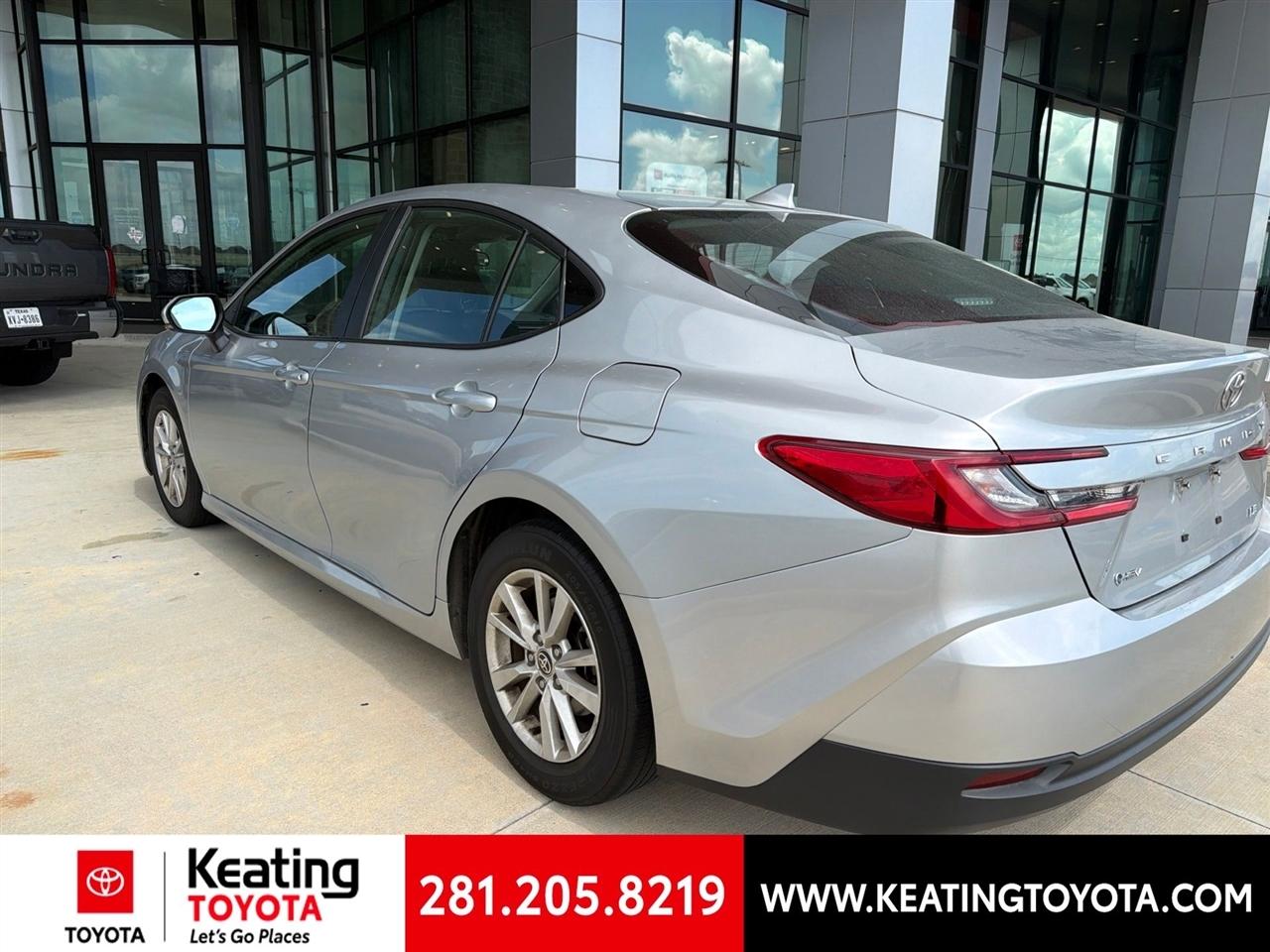 Toyota Camry Hybrid XLE 2025