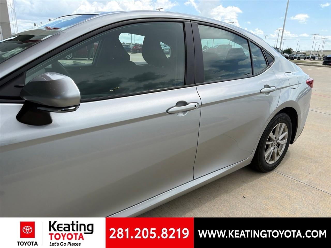 Toyota Camry Hybrid XLE 2025