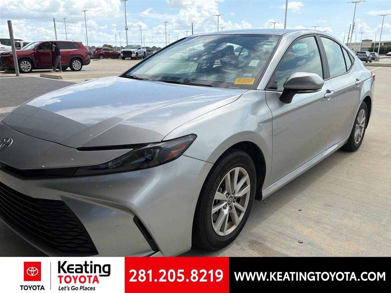 Toyota Camry Hybrid XLE 2025