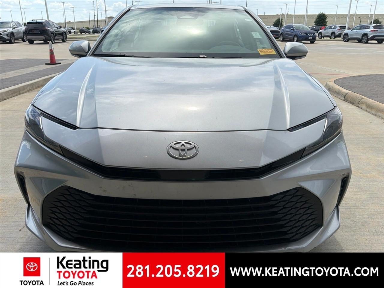 Toyota Camry Hybrid XLE 2025