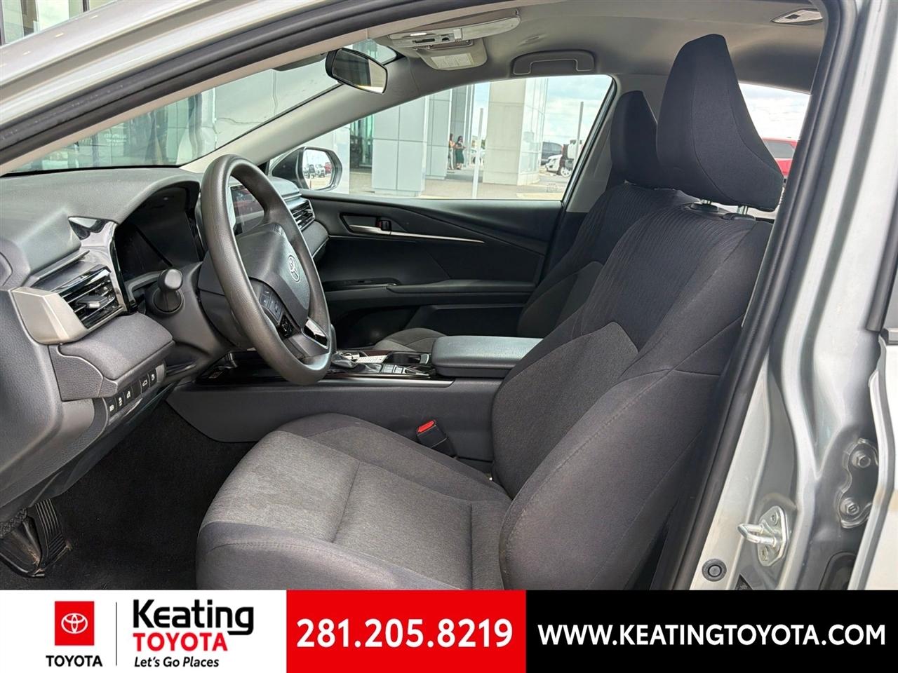 Toyota Camry Hybrid XLE 2025