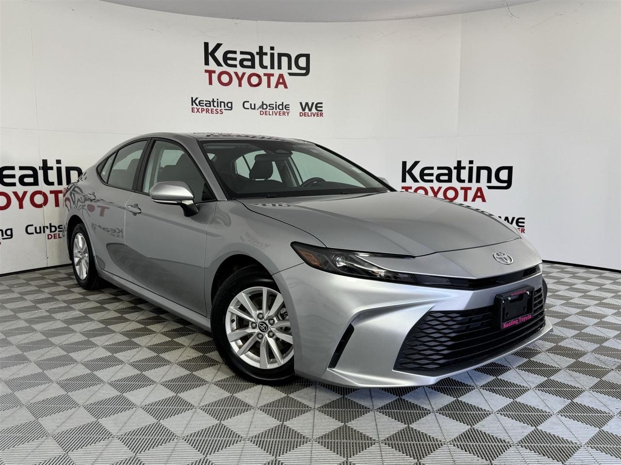 Toyota Camry Hybrid XLE 2025