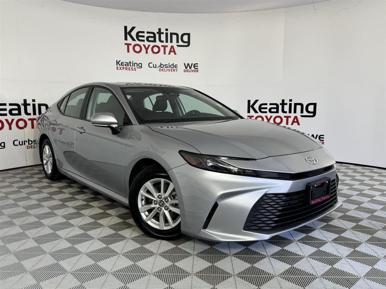 Toyota Camry Hybrid XLE 2025
