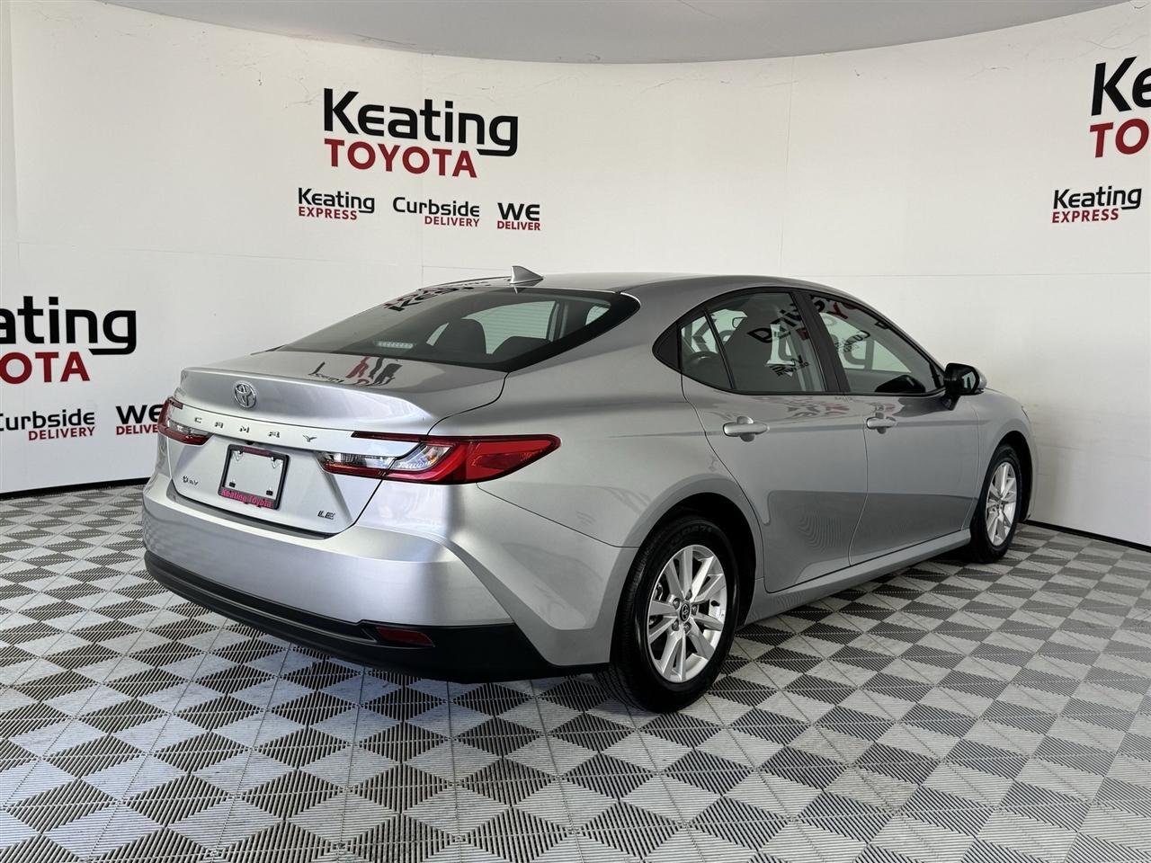 Toyota Camry Hybrid XLE 2025