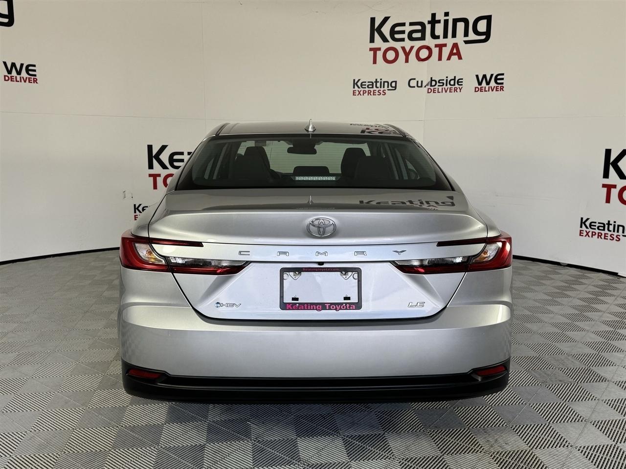 Toyota Camry Hybrid XLE 2025