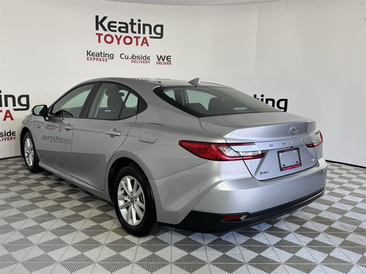 Toyota Camry Hybrid XLE 2025