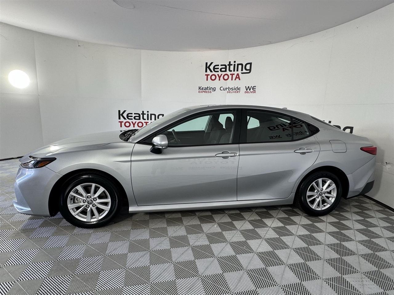 Toyota Camry Hybrid XLE 2025