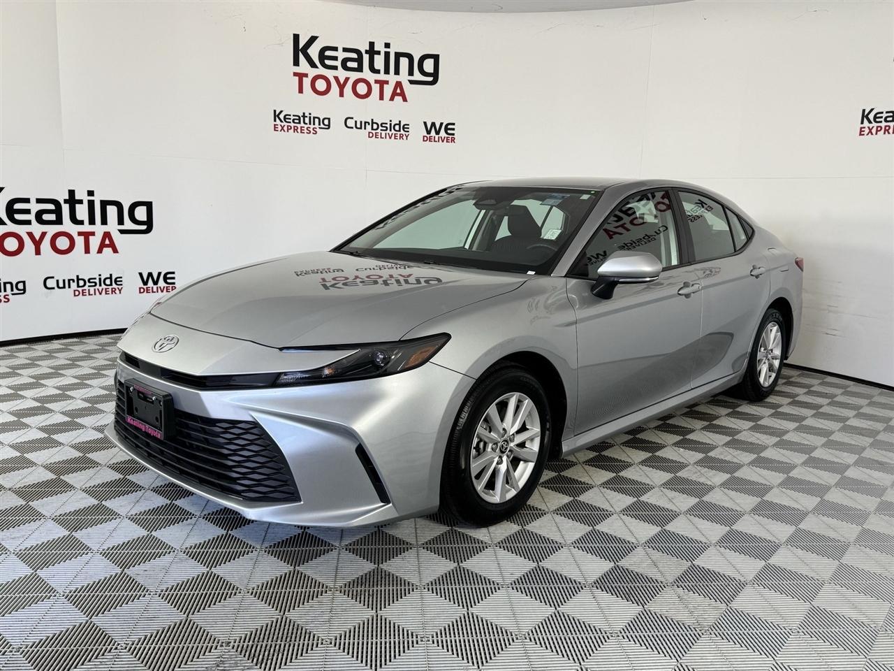 Toyota Camry Hybrid XLE 2025