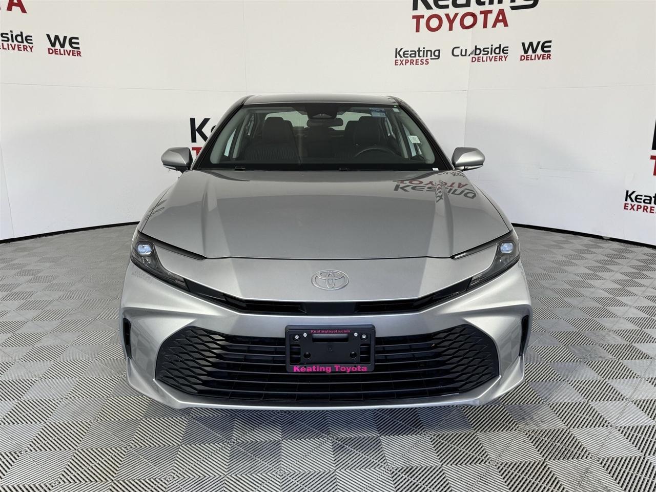 Toyota Camry Hybrid XLE 2025