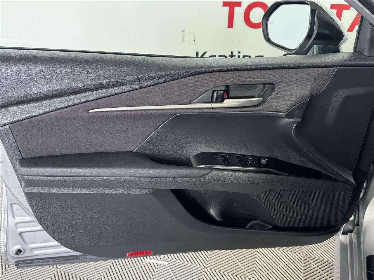 Toyota Camry Hybrid XLE 2025