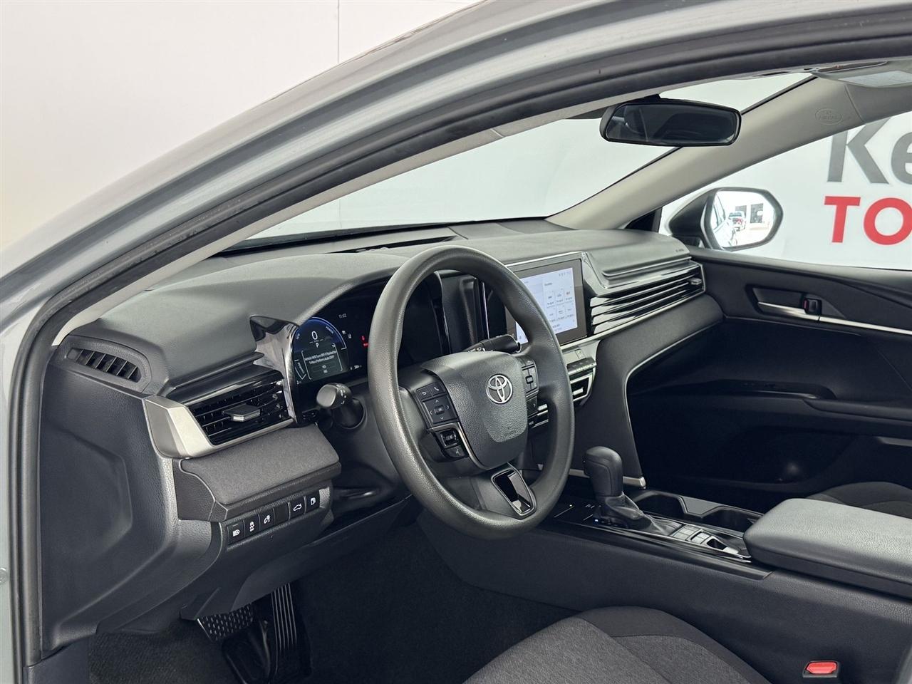 Toyota Camry Hybrid XLE 2025