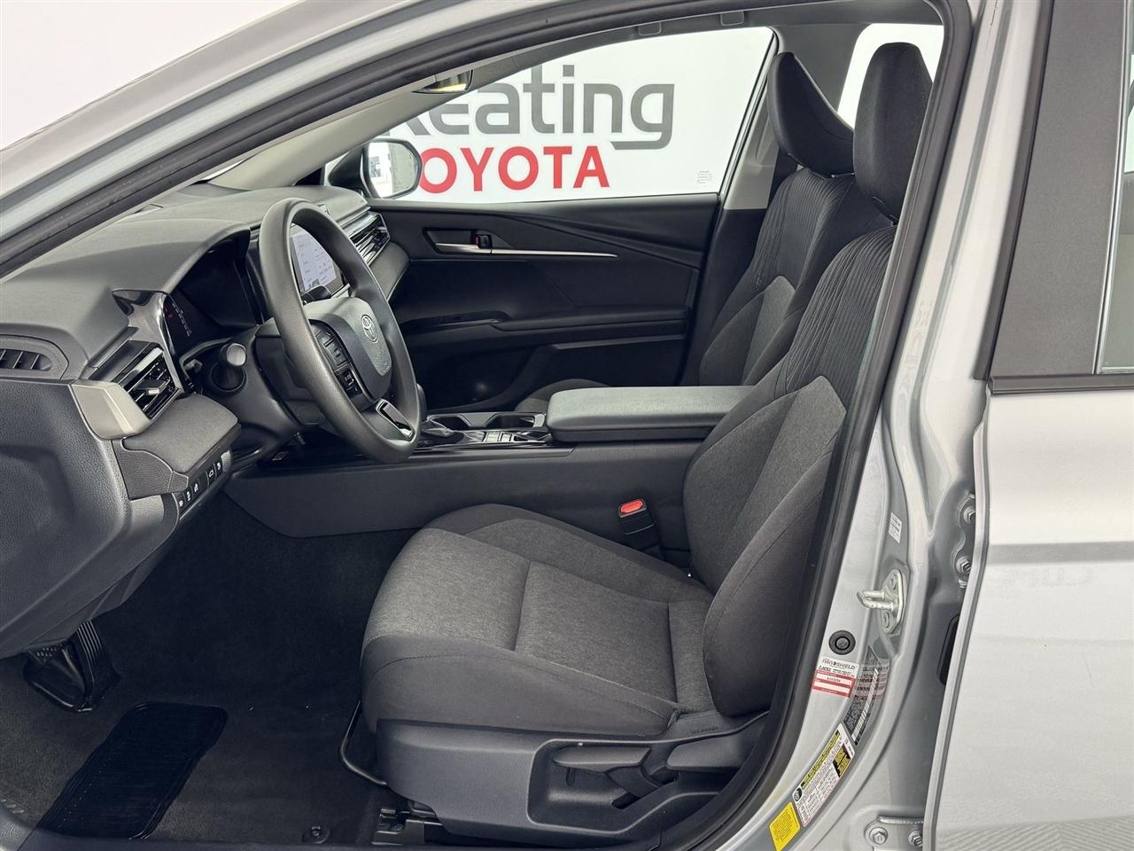 Toyota Camry Hybrid XLE 2025