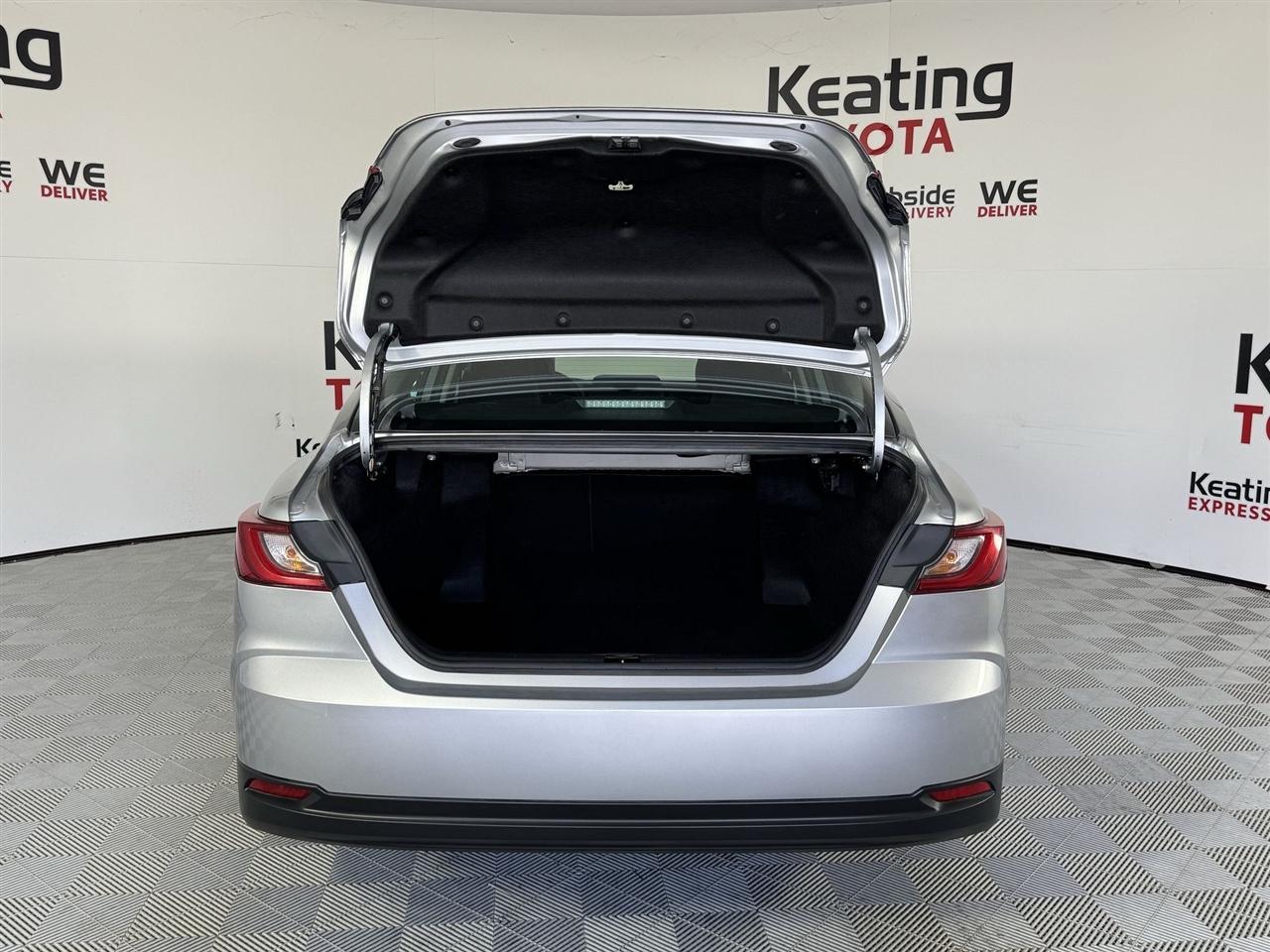 Toyota Camry Hybrid XLE 2025
