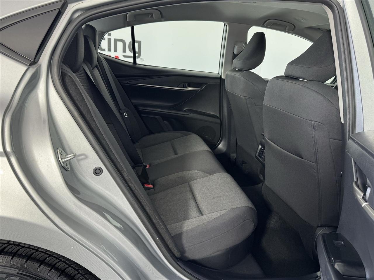 Toyota Camry Hybrid XLE 2025