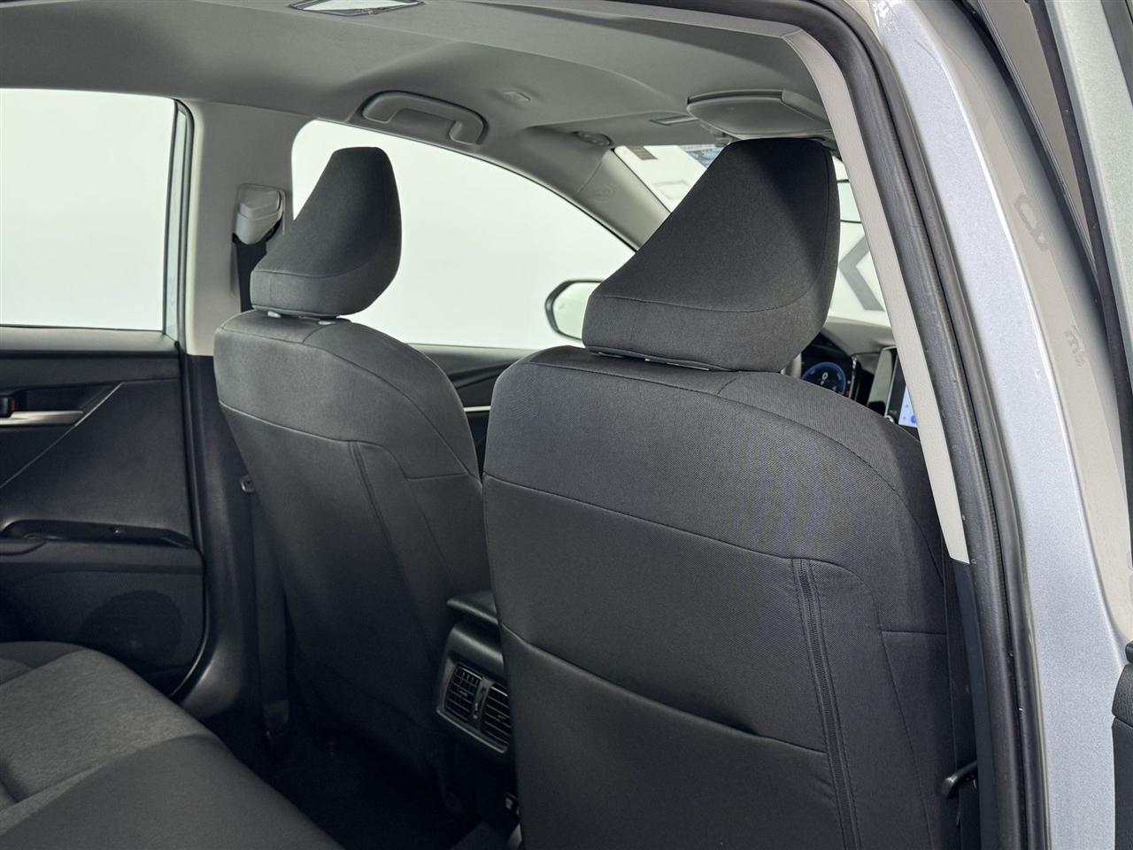 Toyota Camry Hybrid XLE 2025