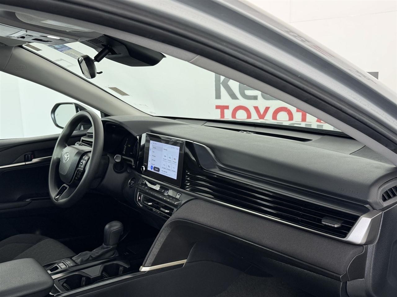 Toyota Camry Hybrid XLE 2025