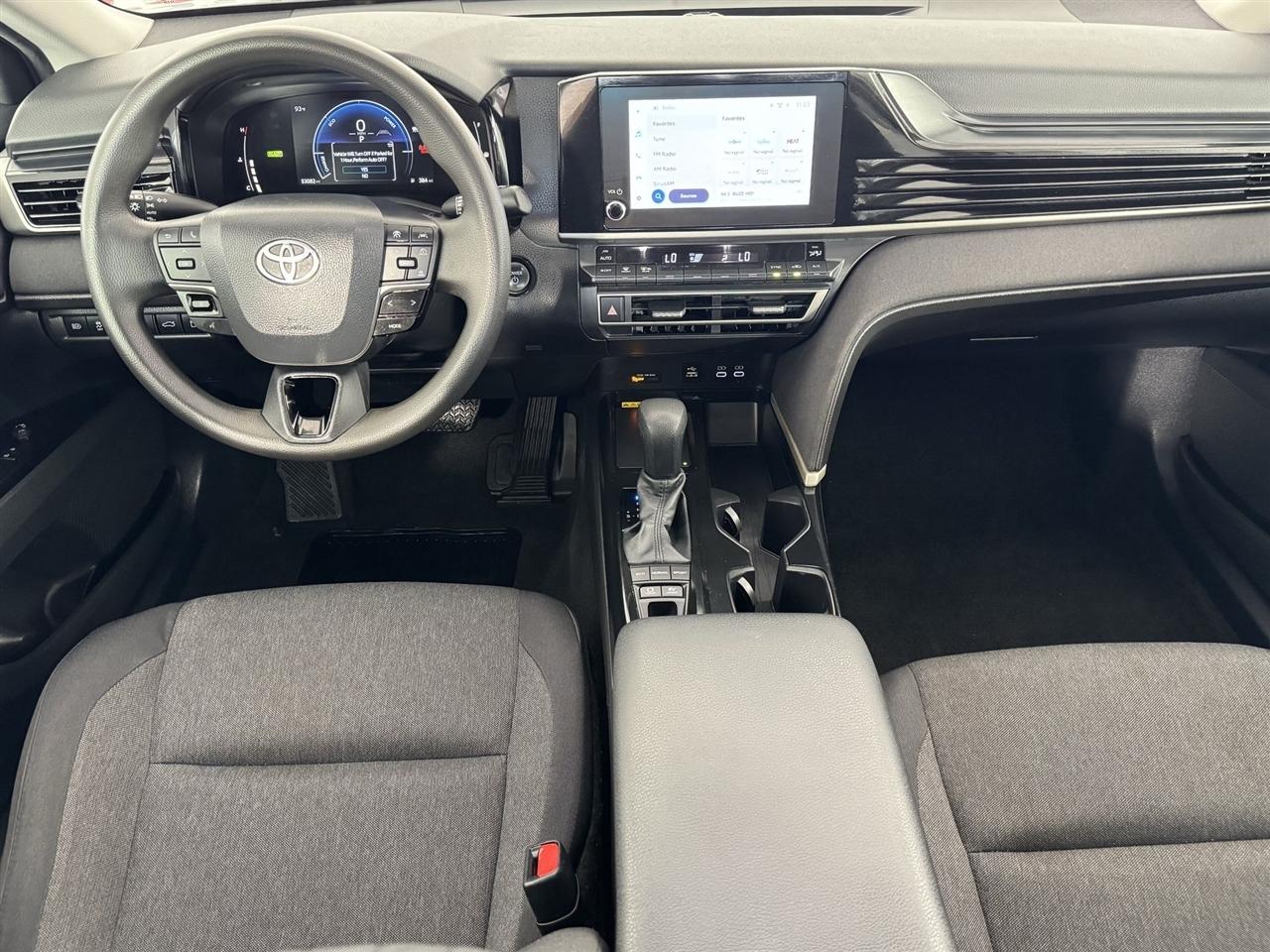 Toyota Camry Hybrid XLE 2025