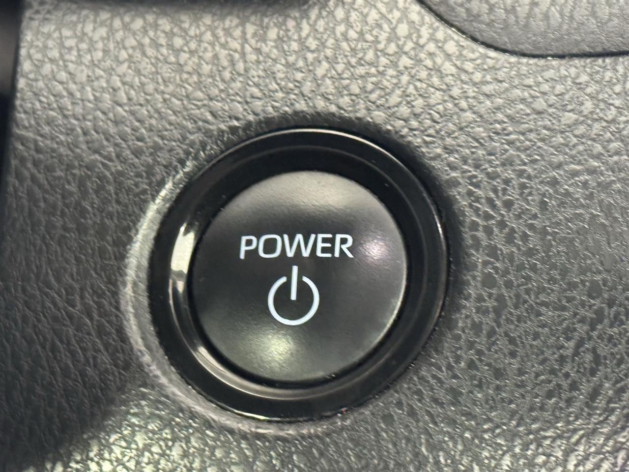 Toyota Camry Hybrid XLE 2025
