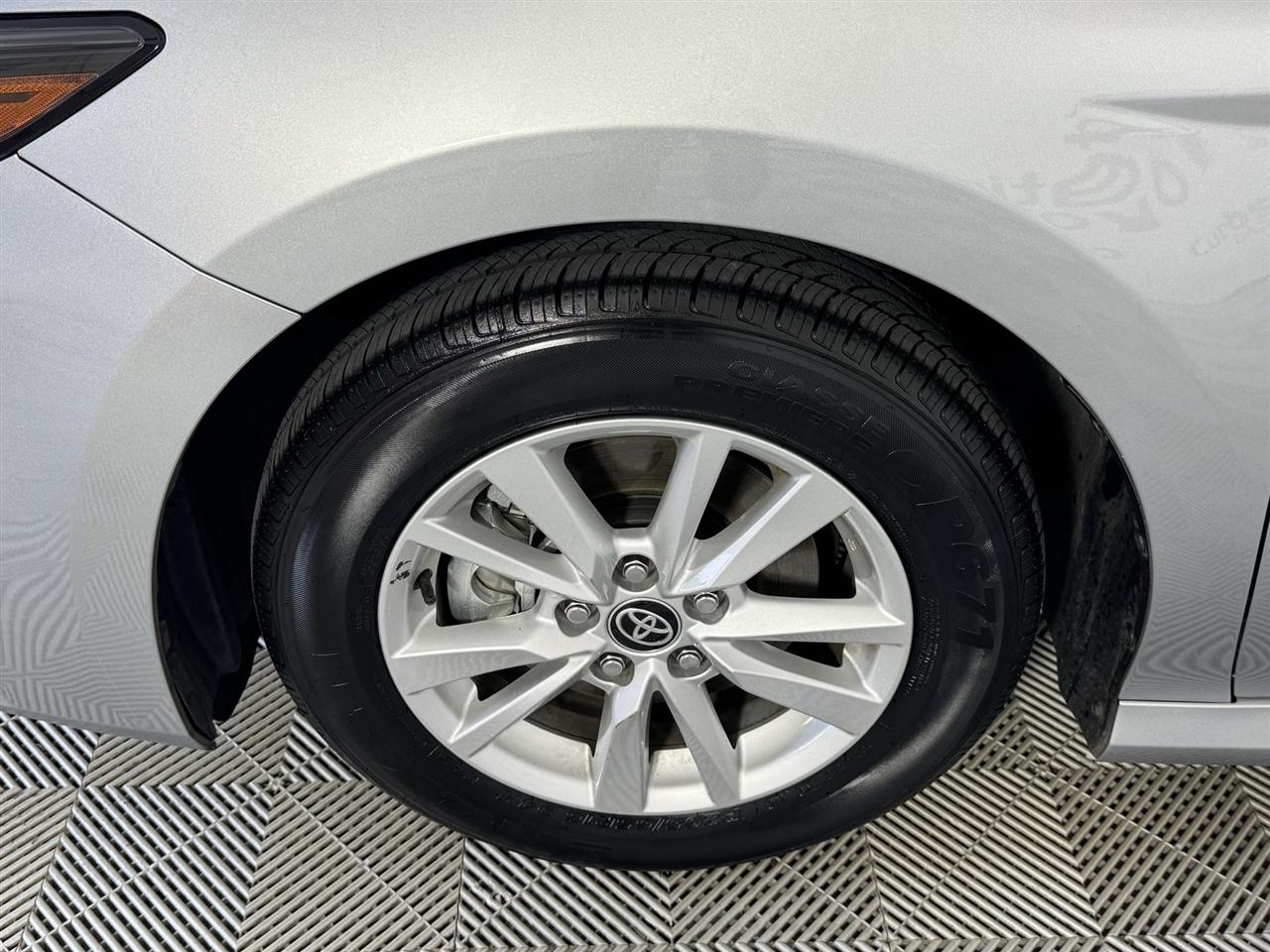 Toyota Camry Hybrid XLE 2025