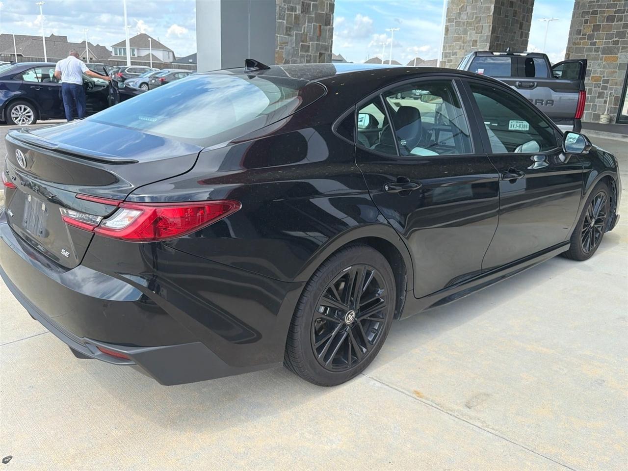 Toyota Camry Hybrid XLE 2025