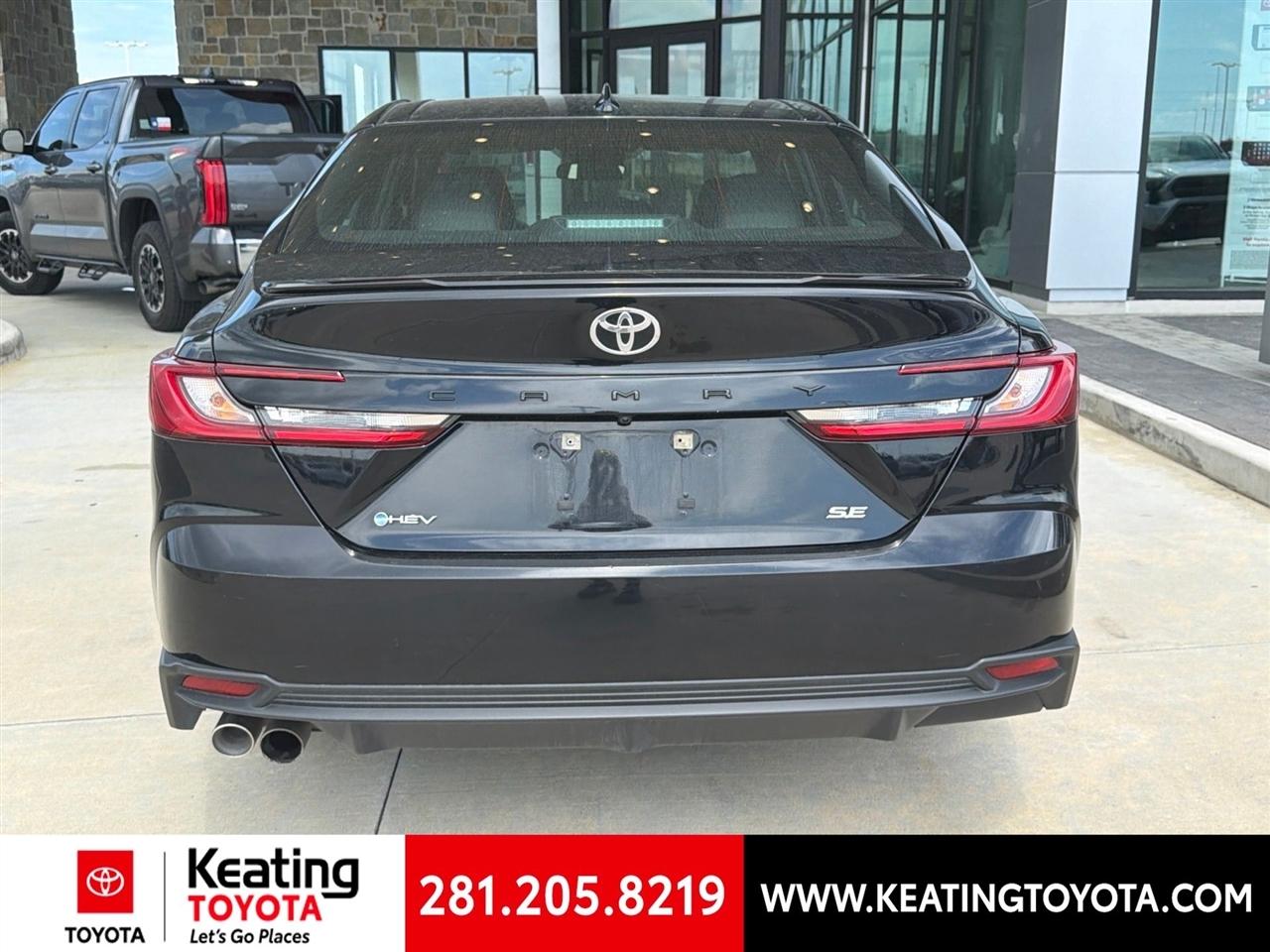 Toyota Camry Hybrid XLE 2025