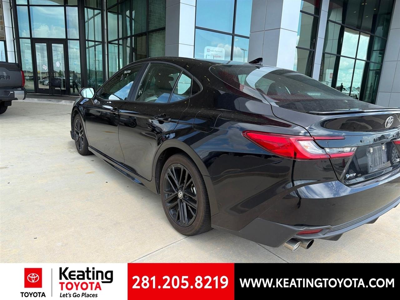 Toyota Camry Hybrid XLE 2025