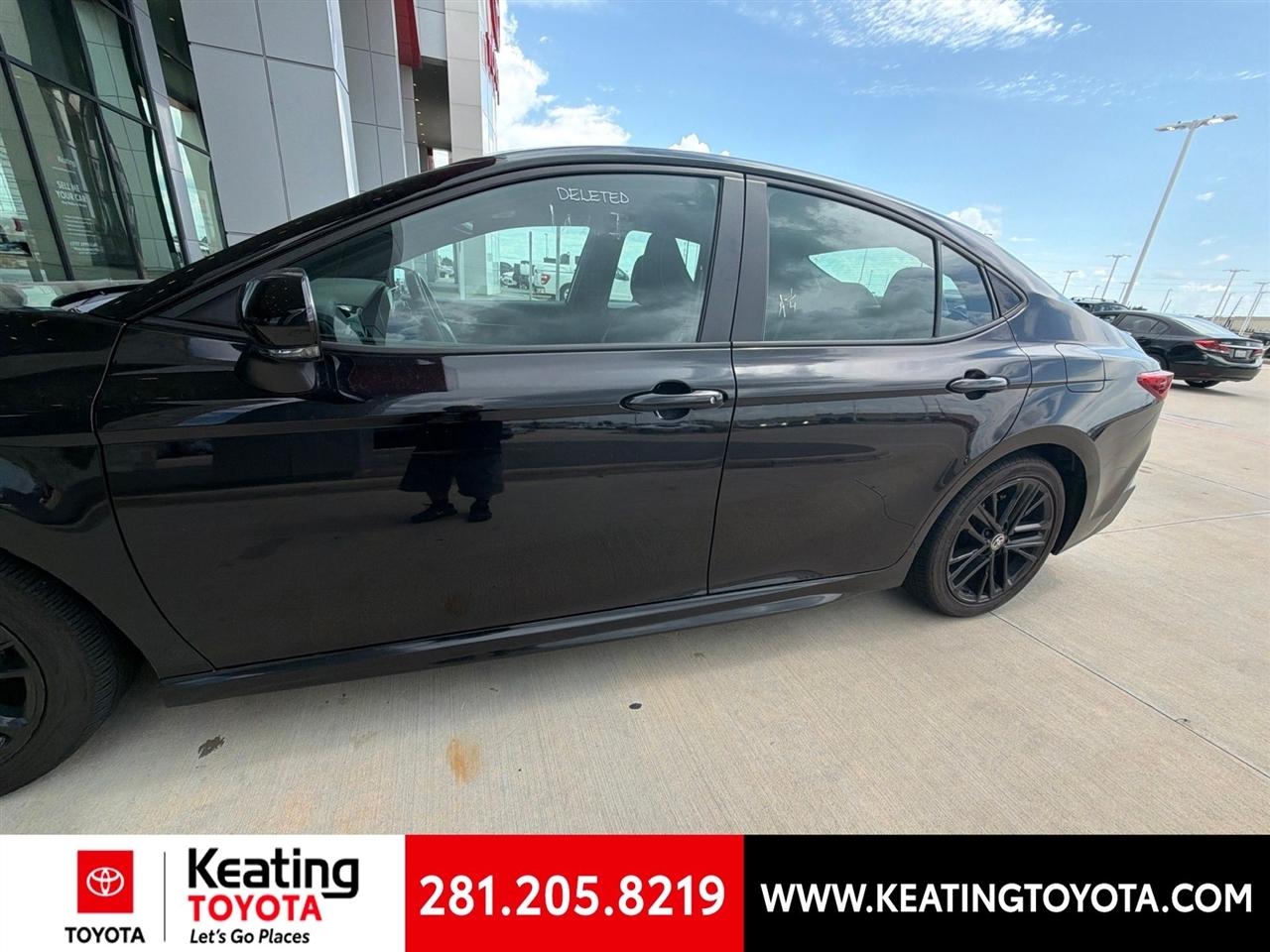 Toyota Camry Hybrid XLE 2025