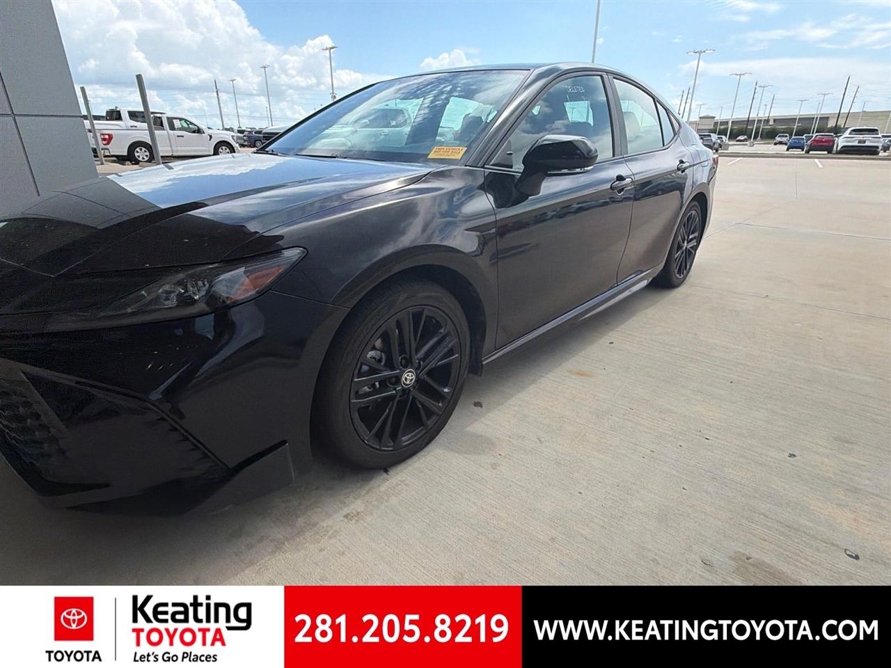 Toyota Camry Hybrid XLE 2025