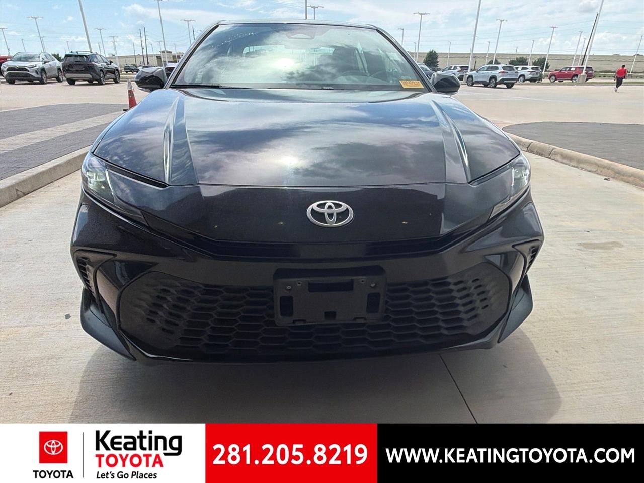 Toyota Camry Hybrid XLE 2025