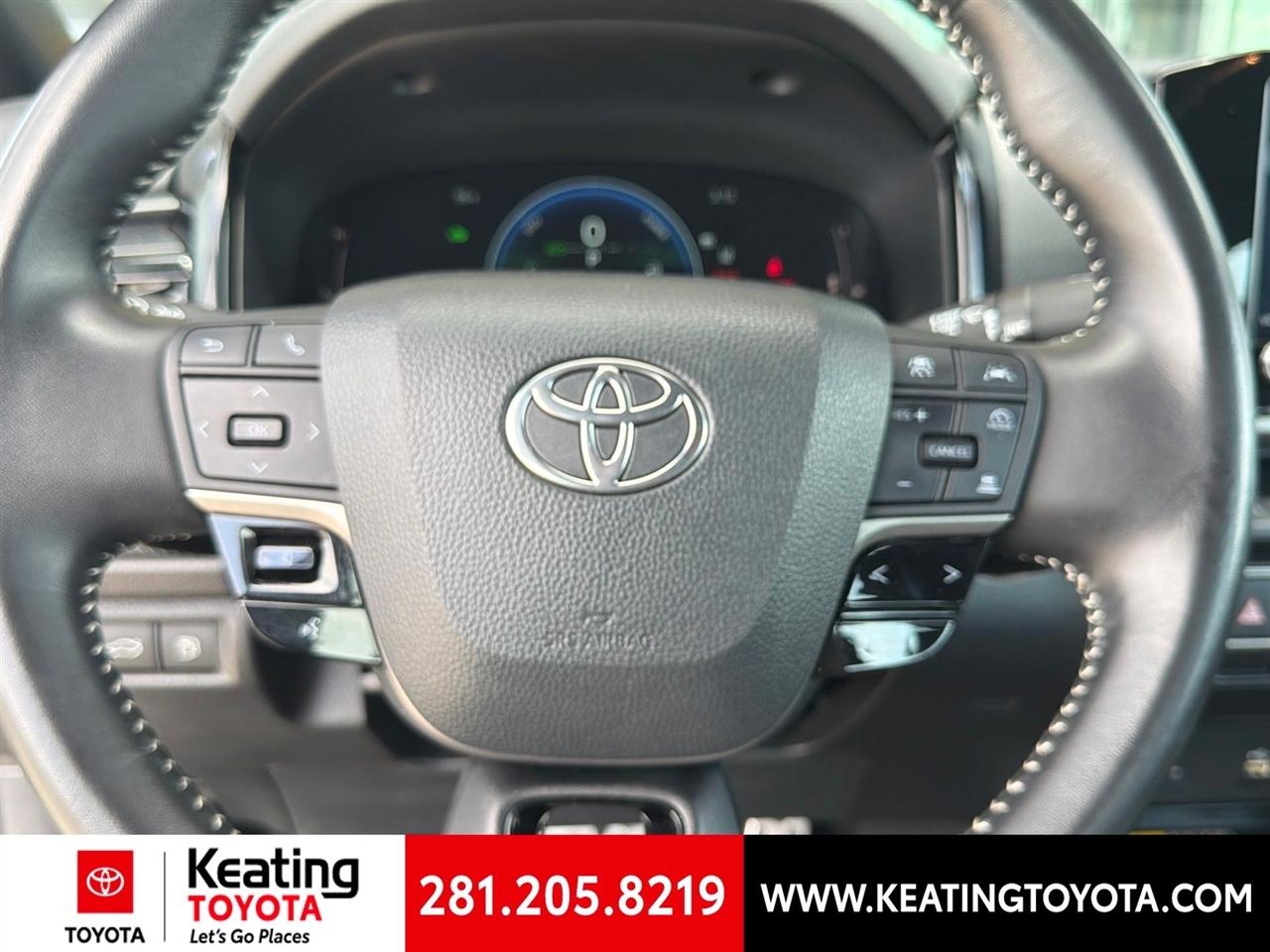 Toyota Camry Hybrid XLE 2025
