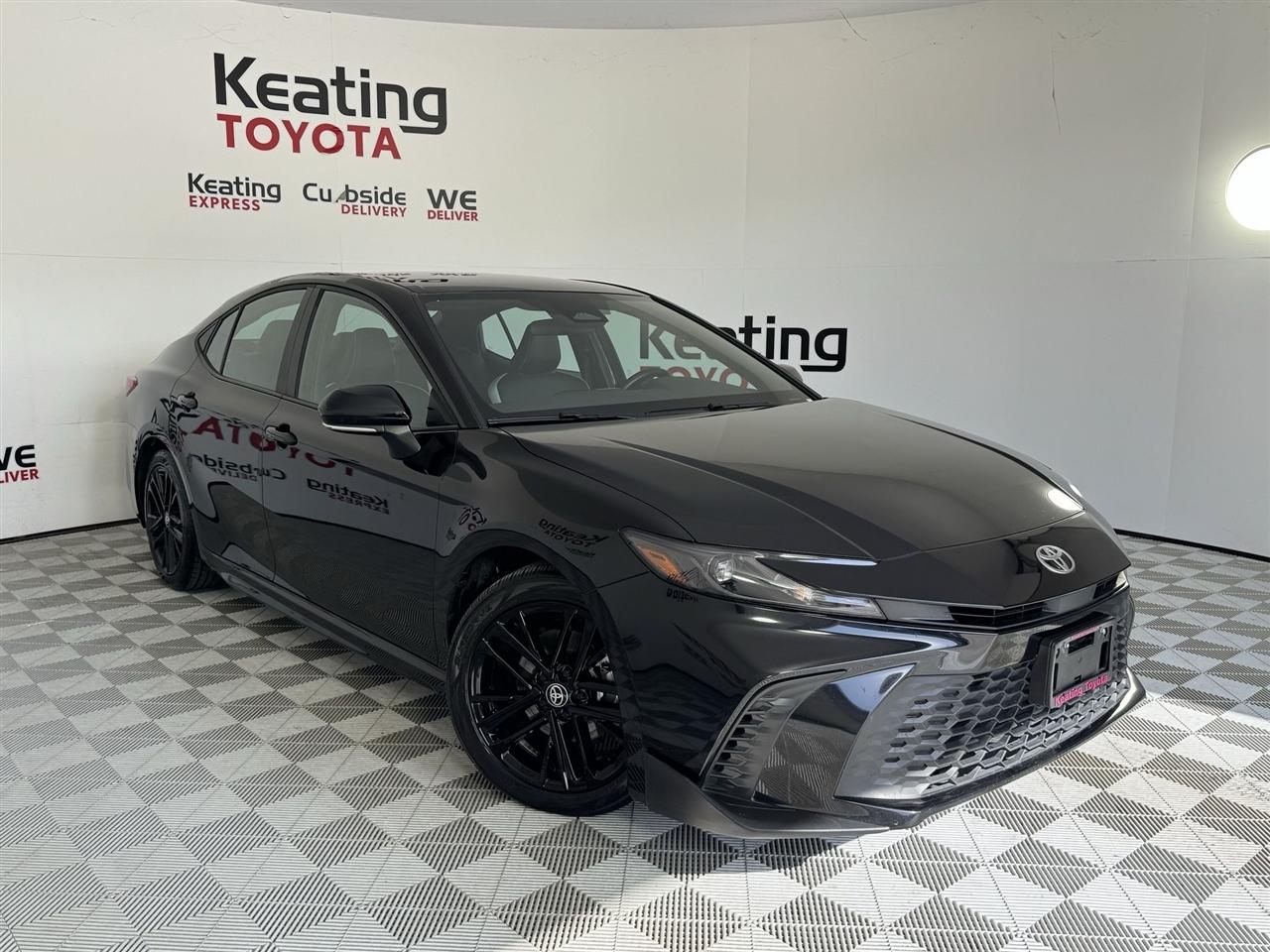 Toyota Camry Hybrid XLE 2025