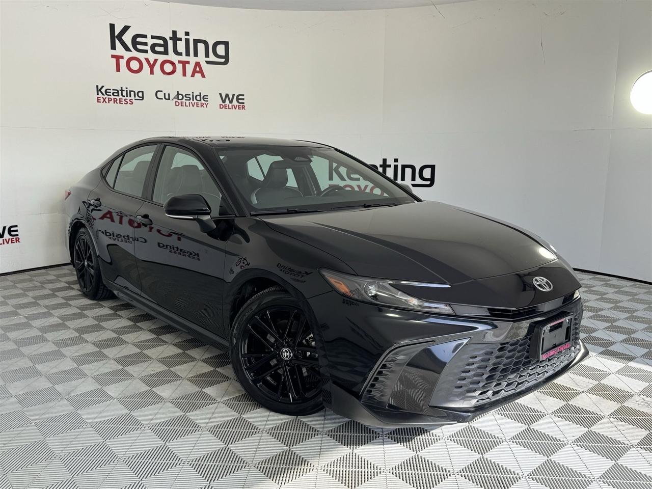 Toyota Camry Hybrid XLE 2025