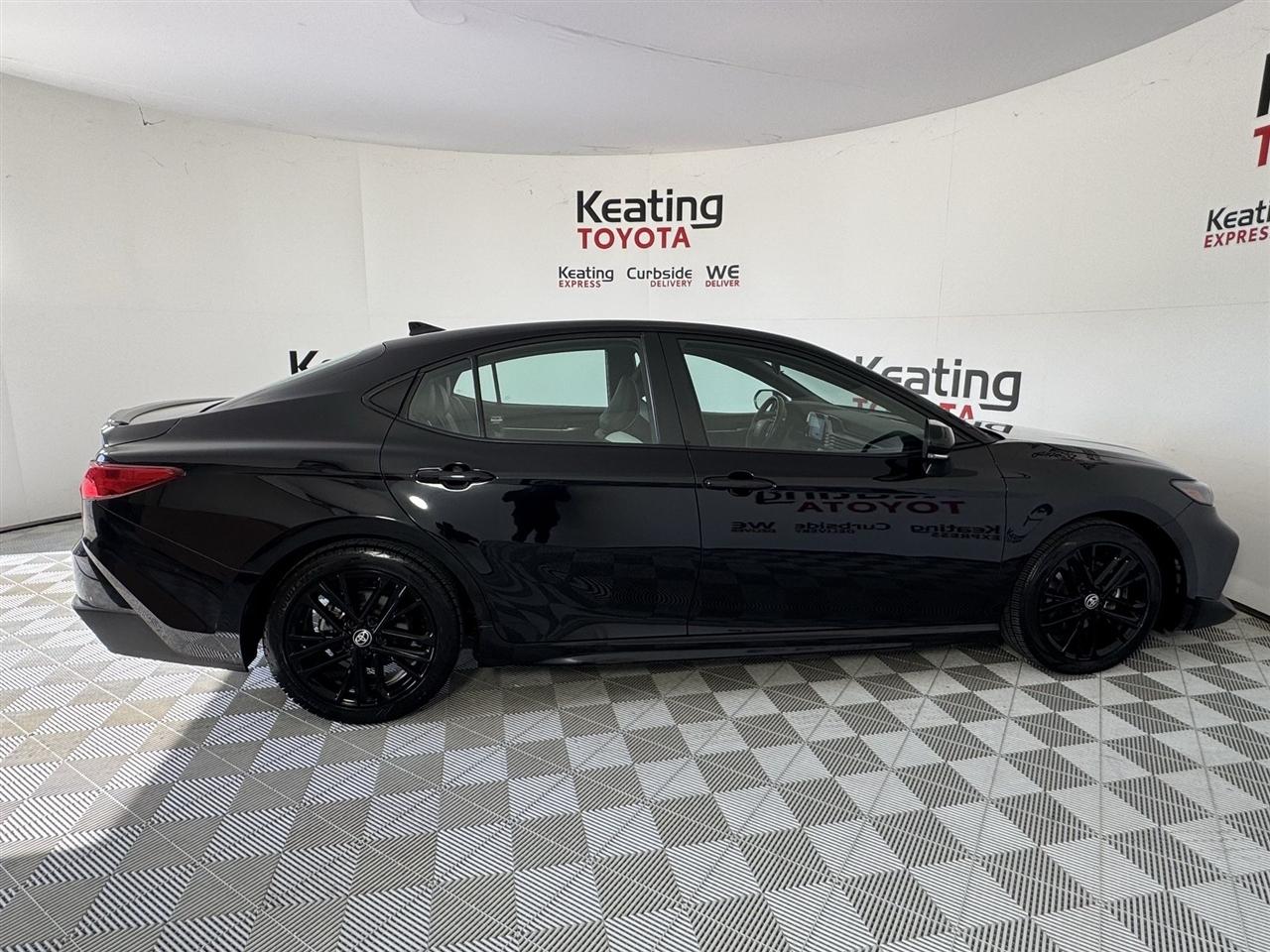 Toyota Camry Hybrid XLE 2025