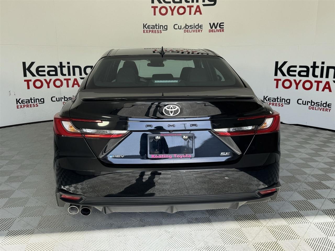 Toyota Camry Hybrid XLE 2025