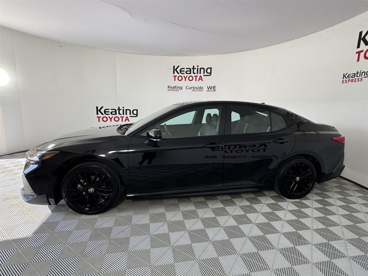 Toyota Camry Hybrid XLE 2025