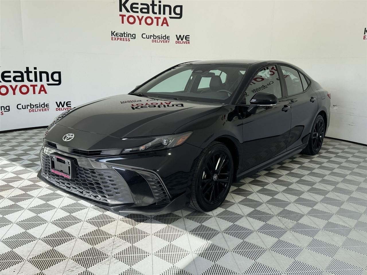 Toyota Camry Hybrid XLE 2025
