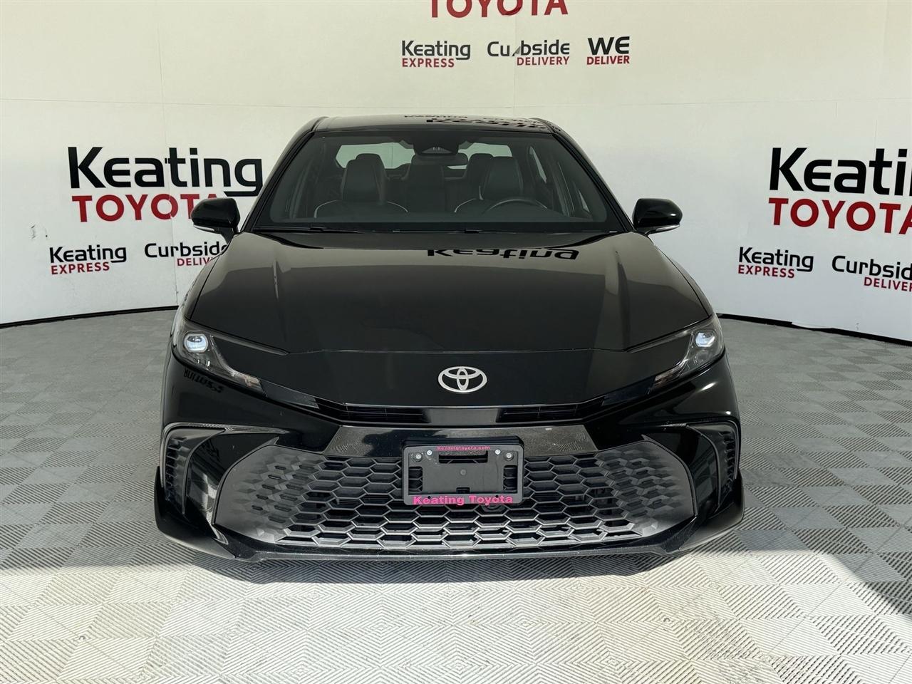 Toyota Camry Hybrid XLE 2025