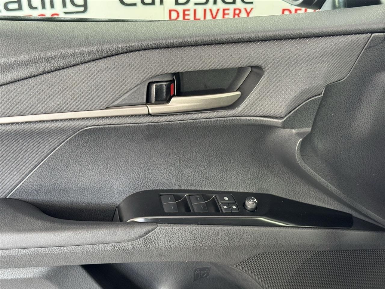 Toyota Camry Hybrid XLE 2025