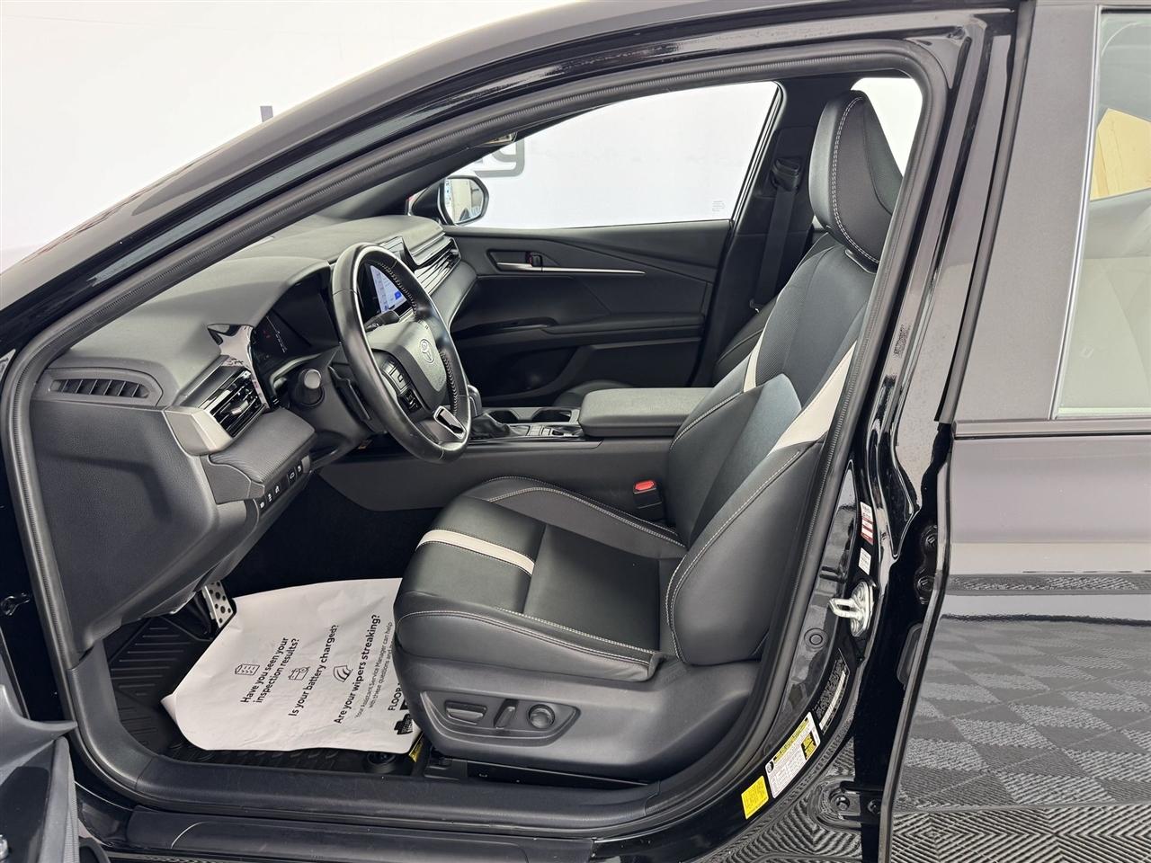 Toyota Camry Hybrid XLE 2025