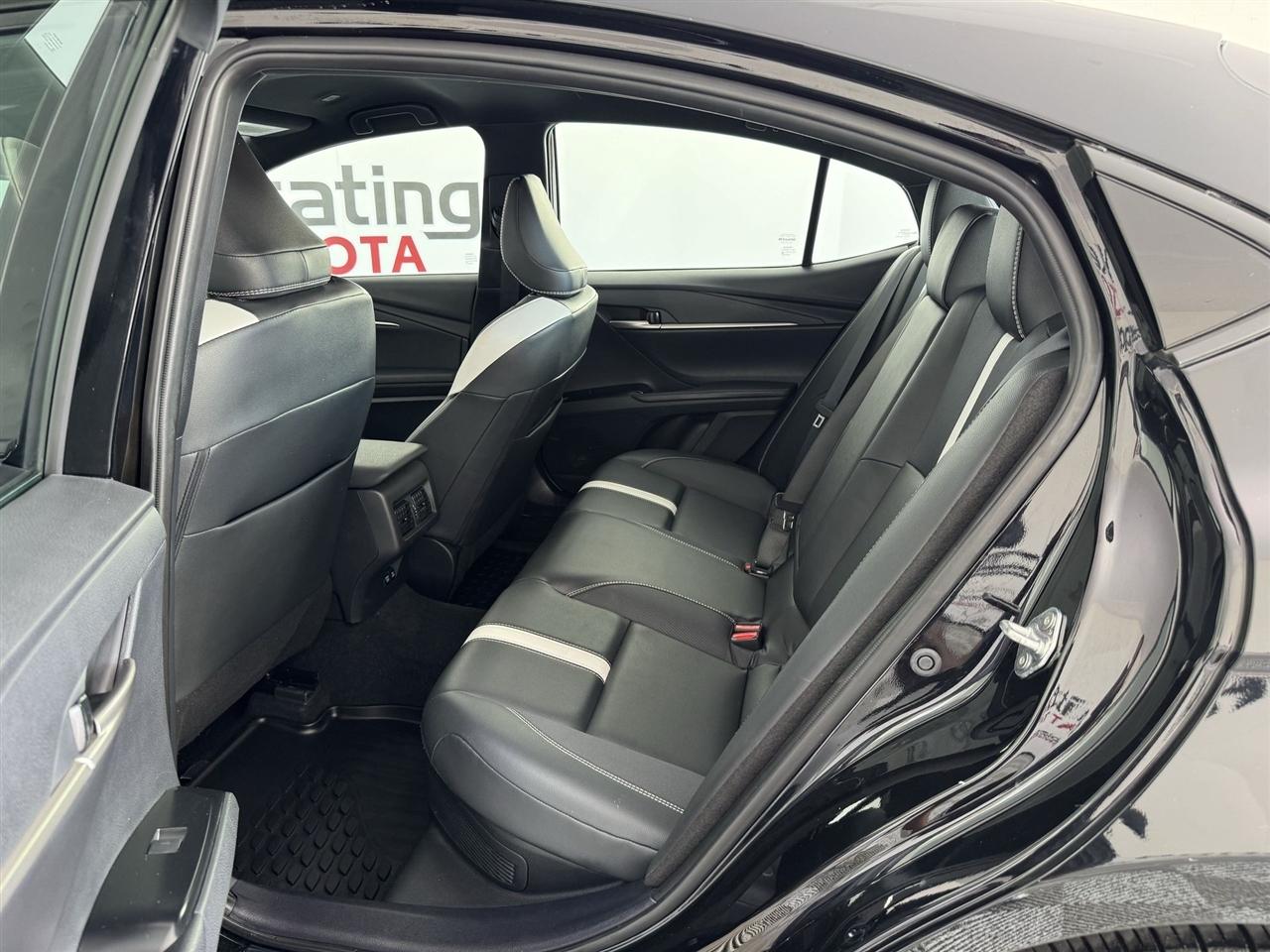 Toyota Camry Hybrid XLE 2025