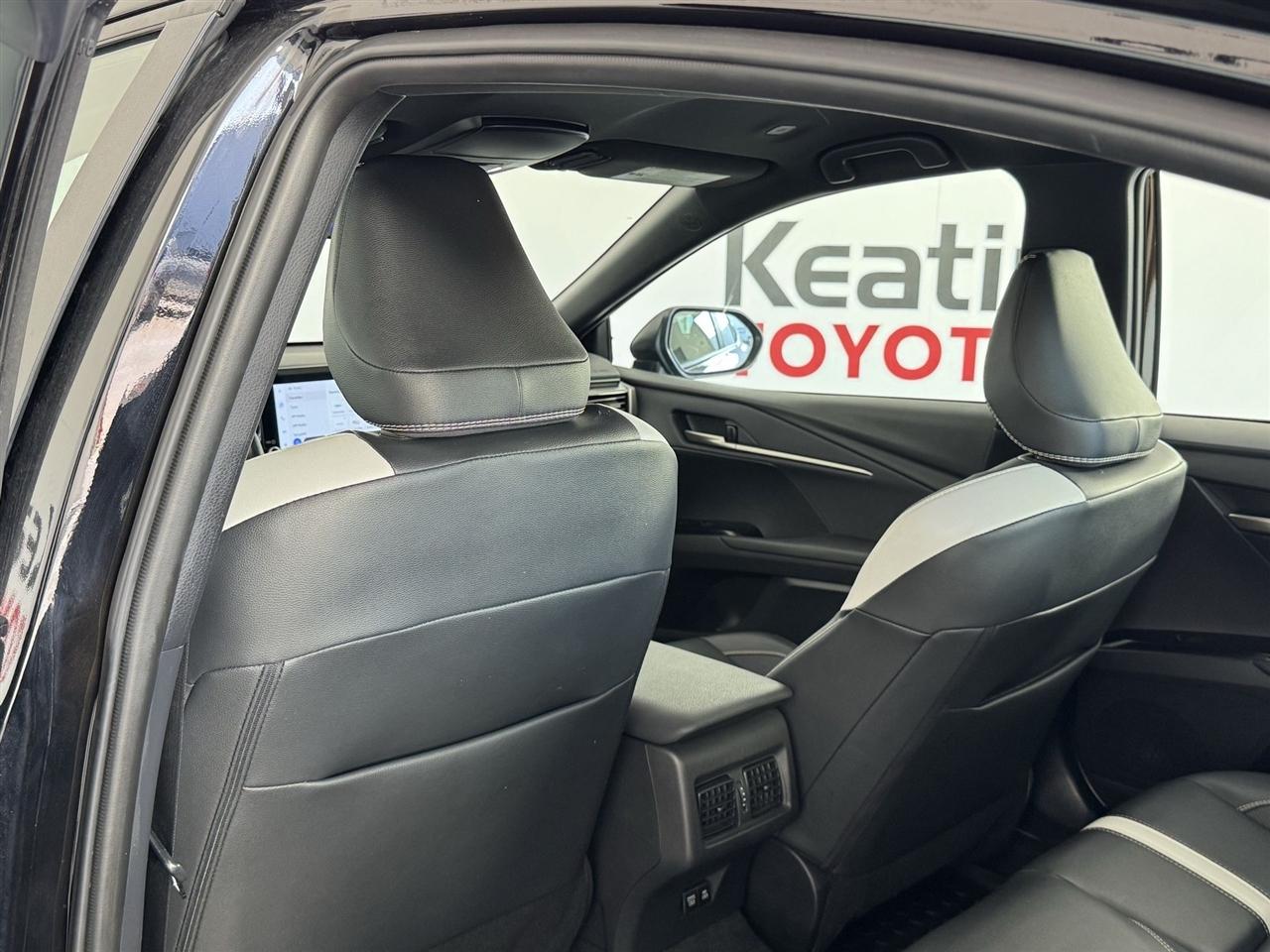 Toyota Camry Hybrid XLE 2025