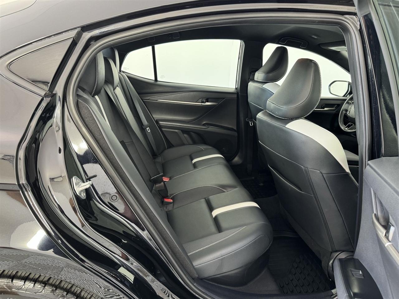 Toyota Camry Hybrid XLE 2025