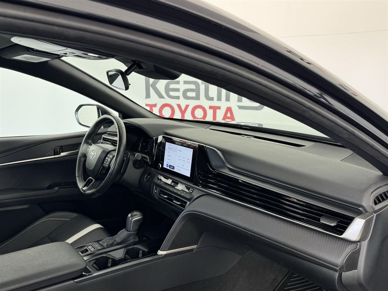 Toyota Camry Hybrid XLE 2025