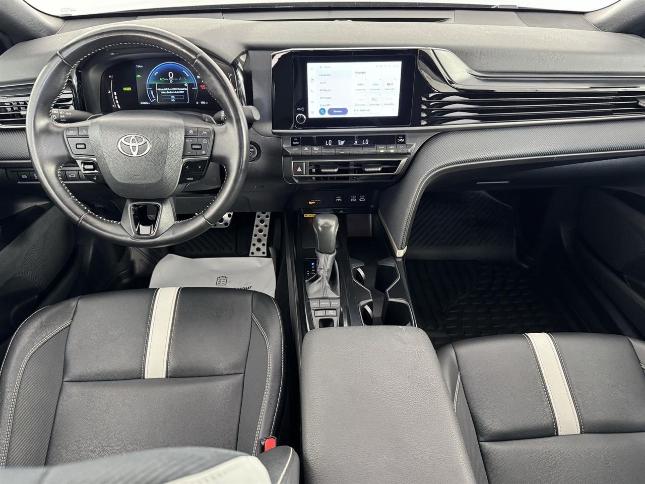 Toyota Camry Hybrid XLE 2025