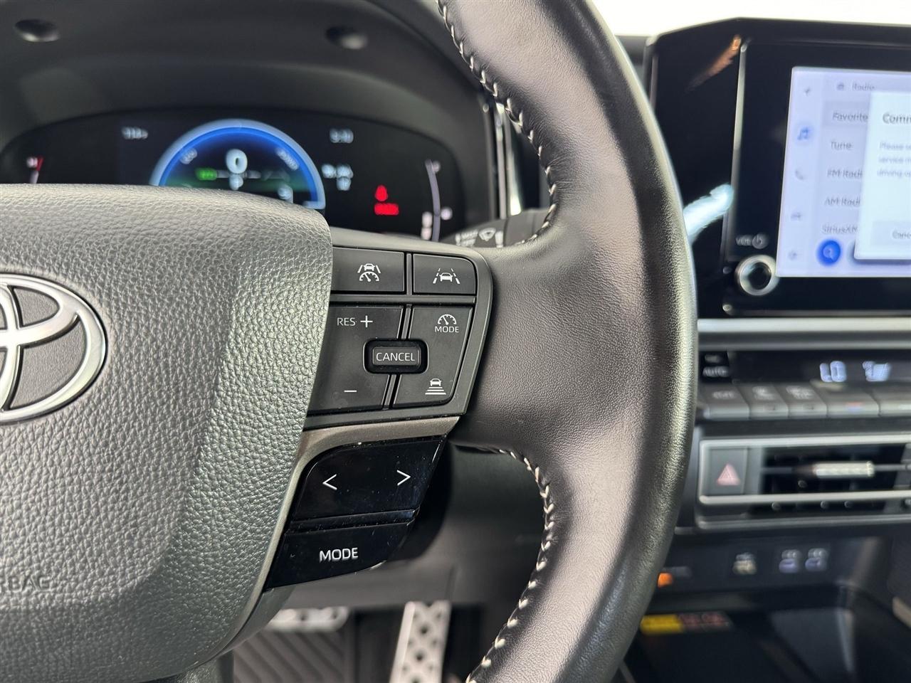 Toyota Camry Hybrid XLE 2025