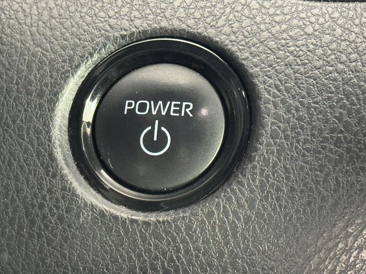 Toyota Camry Hybrid XLE 2025