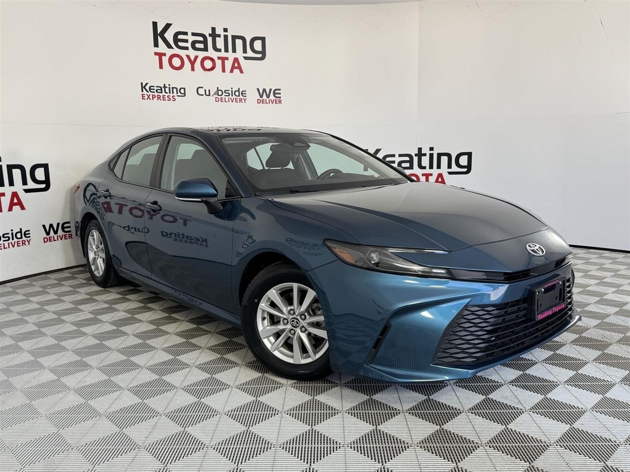 Toyota Camry Hybrid XLE 2025