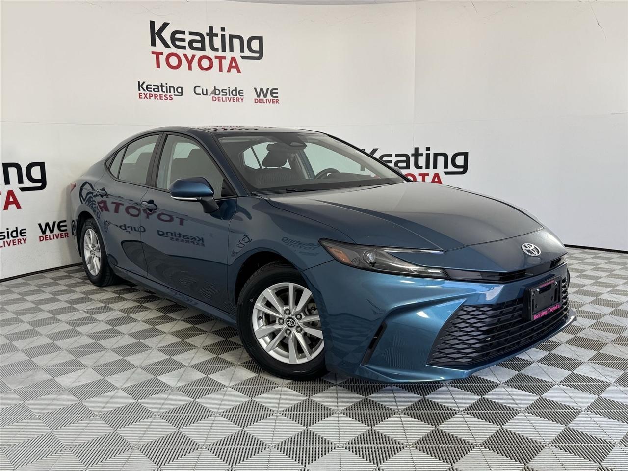 Toyota Camry Hybrid XLE 2025