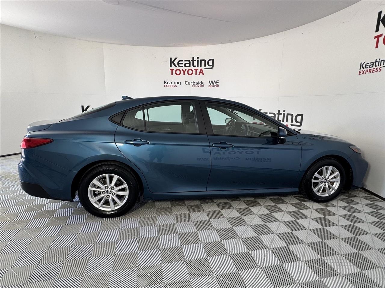 Toyota Camry Hybrid XLE 2025